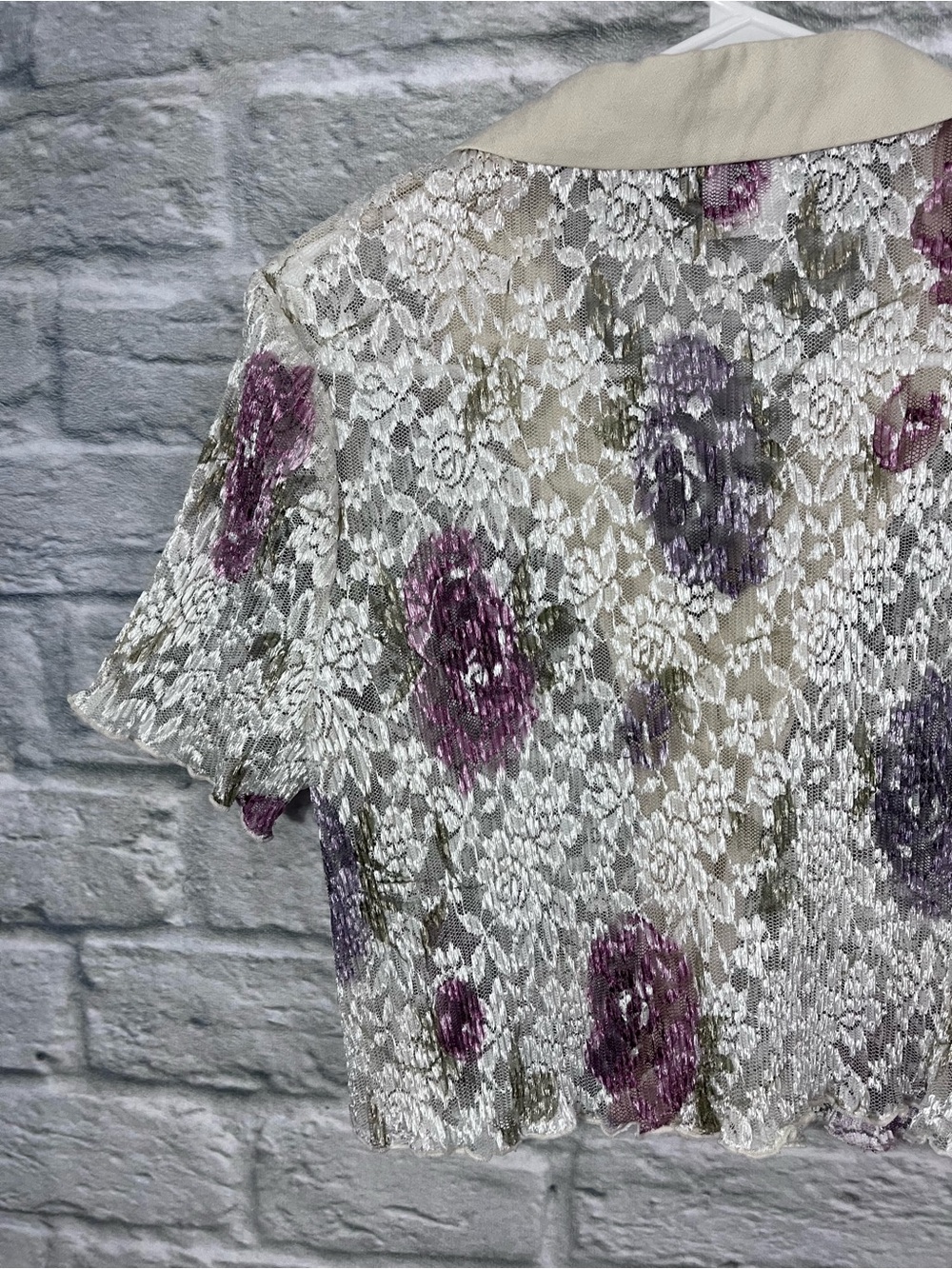 VTG 80’s 90’s Floral Sheer Lace Button Front Collared Lettuce Hem Crop Top - 8P - Picture 14 of 16